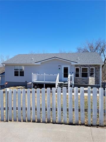 904 Summit Rd, Knob Noster, MO 65336