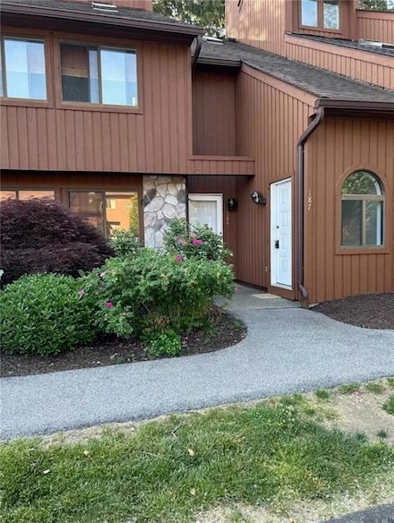 187 Red Cardinal Ct, Poughkeepsie, NY 12603