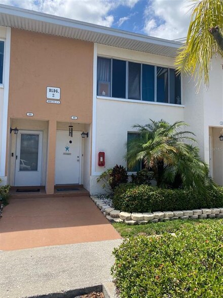 9950 5th St N Unit 103, Saint Petersburg, FL 33702