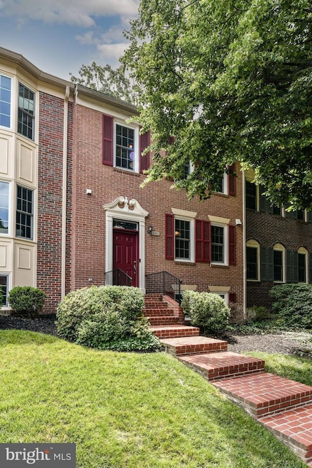 6862 Williamsburg Pond Ct, Falls Church, VA 22043