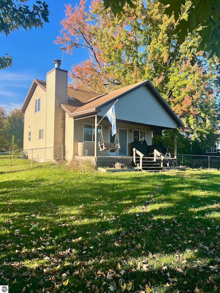 10653 Maple Dr, Riverdale, MI 48877