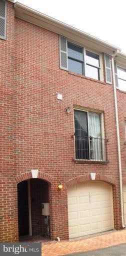 1865 N Adams St, Arlington, VA 22201