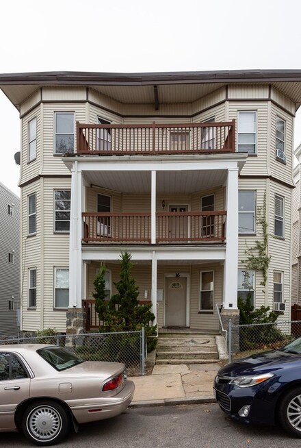 16 Greenock St, Dorchester Center, MA 02124