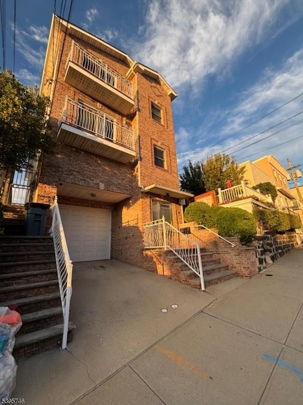 166 Lincoln St Unit 2, Jersey City, NJ 07307