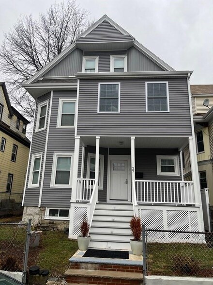 27 Kerwin St, Dorchester Center, MA 02124