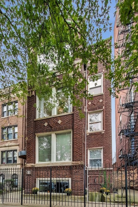 945 W Agatite Ave Unit 2, Chicago, IL 60640