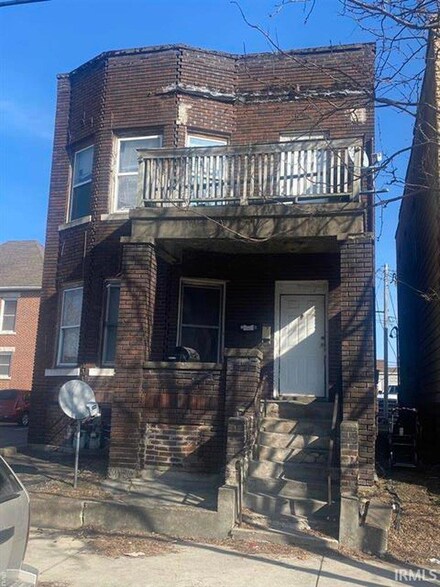 108 4th St, Logansport, IN 46947