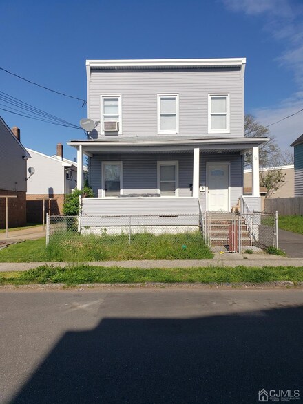 72 Edwin St, Carteret, NJ 07008