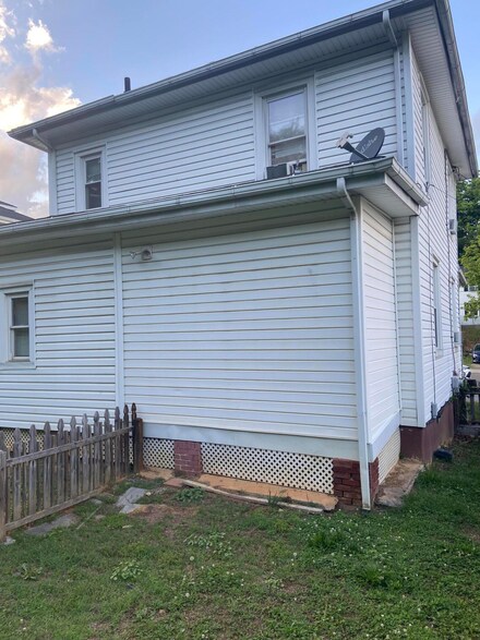 2120 Staunton Ave NW, Roanoke, VA 24017