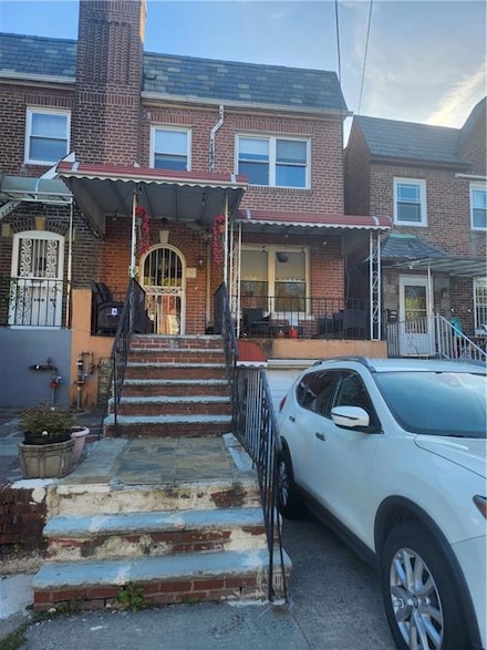 63-184 Alderton St, Rego Park, NY 11374