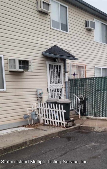 205 Mosel Ave, Staten Island, NY 10304