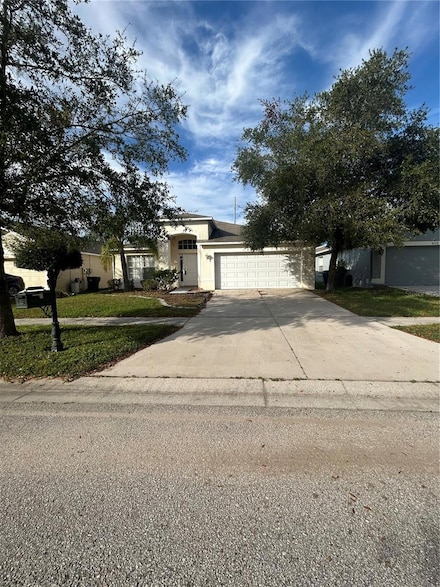 8216 Carriage Pointe Dr, Gibsonton, FL 33534