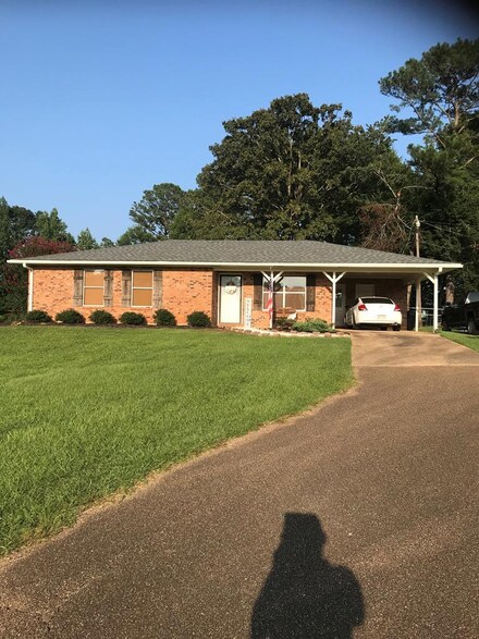 1034 Erin Dr, Summit, MS 39666