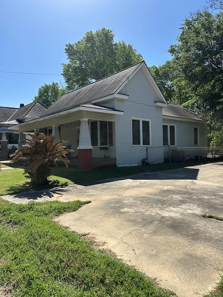706 Pearl River Ave, McComb, MS 39648
