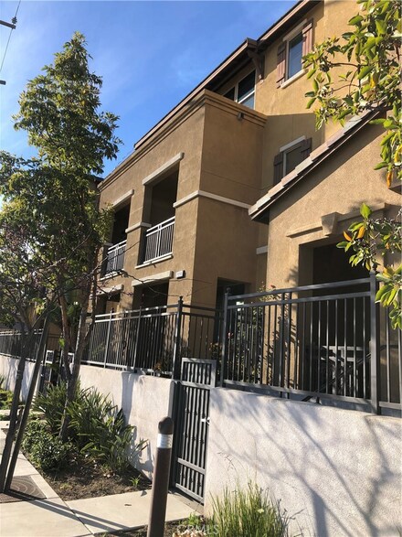 2991 E Pacific Coast Hwy, Signal Hill, CA 90755