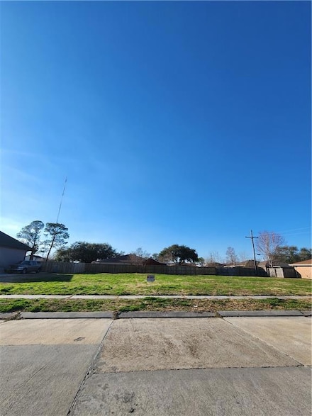 3608 Lyndell Dr, Chalmette, LA 70043