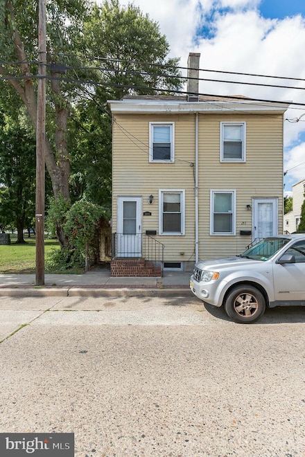 213 1/2 S King St, Gloucester City, NJ 08030