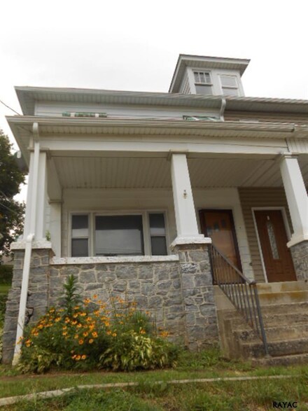 73 W Main St, Windsor, PA 17366