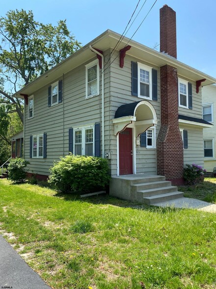 526 N Shore Rd, Absecon, NJ 08201