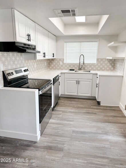 5987 N 48th Dr, Glendale, AZ 85301