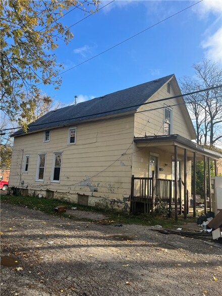 853 E Chestnut St, Kankakee, IL 60901