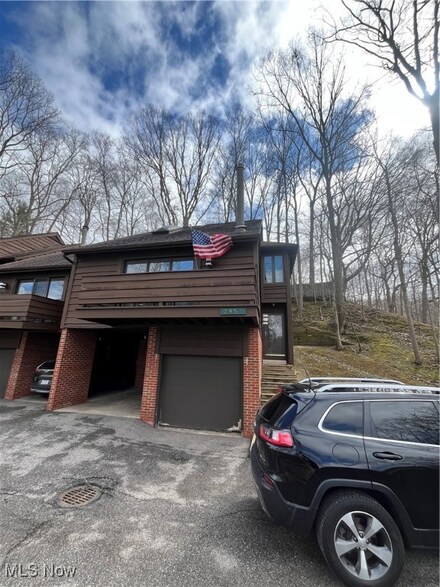 295 Solon Rd Unit D, Chagrin Falls, OH 44022