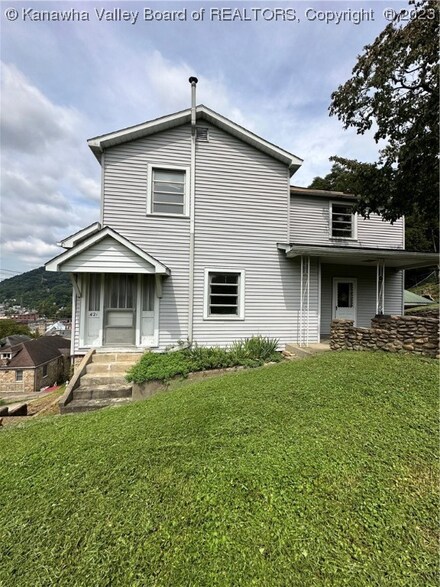 421 Chestnut St, Logan, WV 25601