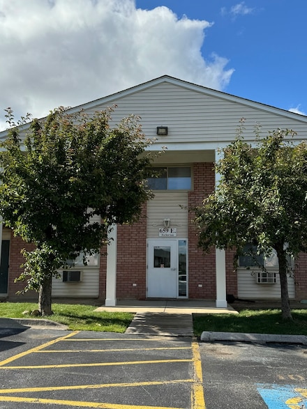 659 E Fullerton Ave Unit 207, Glendale Heights, IL 60139
