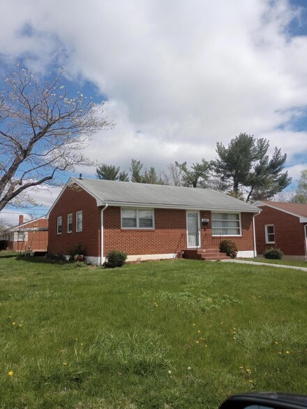 2127 Sherman Dr NW, Roanoke, VA 24017