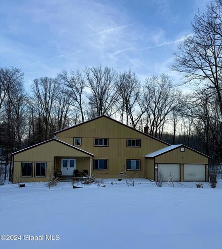 27 Shelbourne Ct, Schenectady, NY 12309