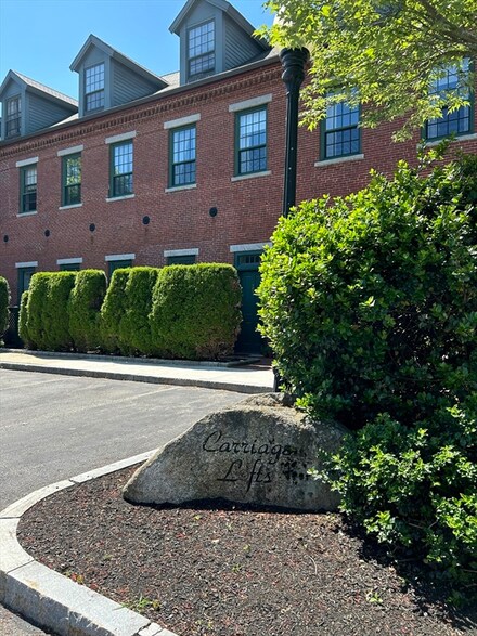 25 Pond St Unit 201, Amesbury, MA 01913