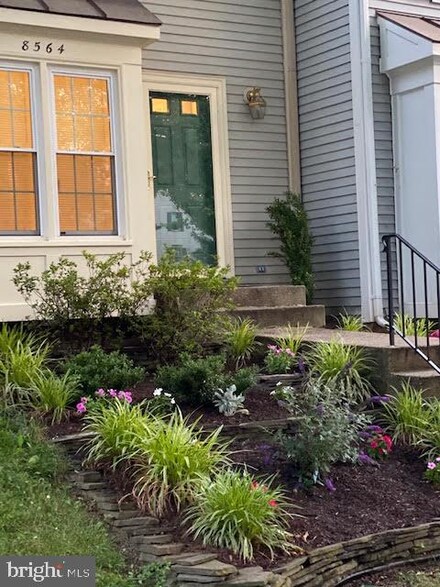 8564 Springfield Oaks Dr, Springfield, VA 22153
