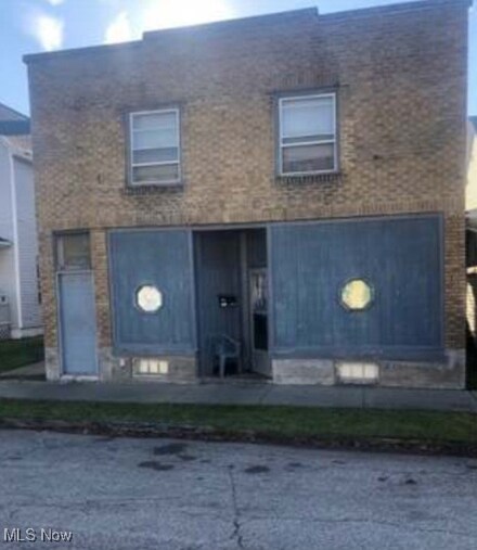 672 W Tuscarawas Ave, Barberton, OH 44203