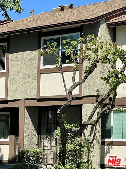 6650 Vanalden Ave Unit 8, Reseda, CA 91335