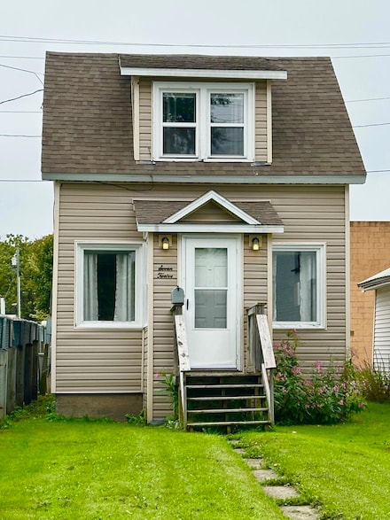 712 Court St, Sault Sainte Marie, MI 49783