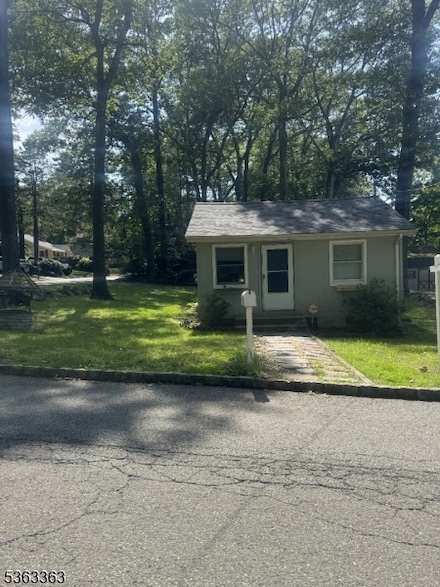 8 Spruce Path, Landing, NJ 07850