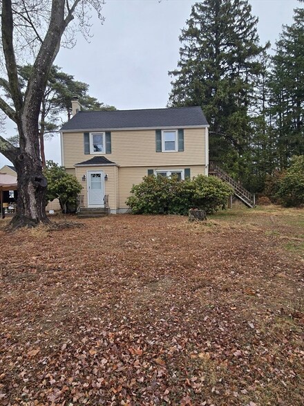 424 Chapin St, Ludlow, MA 01056