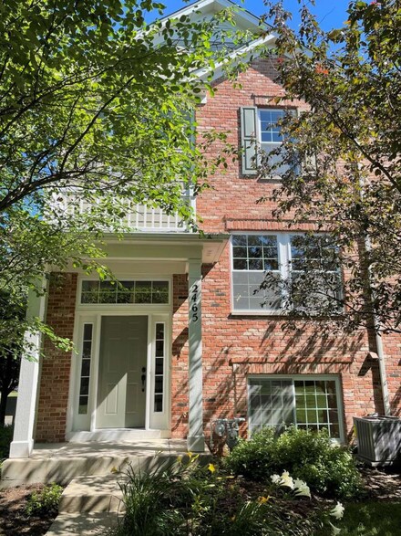 2465 Anna Way, Elgin, IL 60124