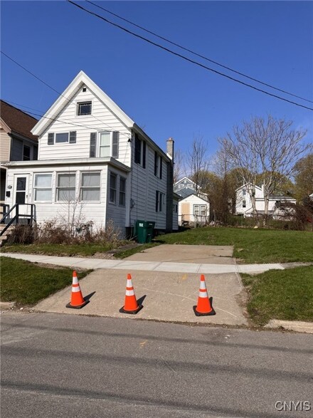 229 1/2 E 2nd St, Oswego, NY 13126