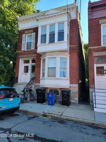 6 14th St, Troy, NY 12180