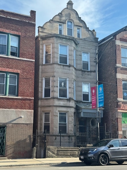 3019 W Cermak Rd, Chicago, IL 60623