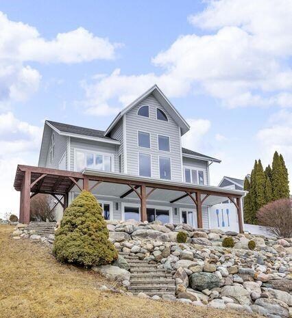 14385 Crestridge Dr, Cement City, MI 49233