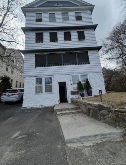 163 Draher St, Waterbury, CT 06708