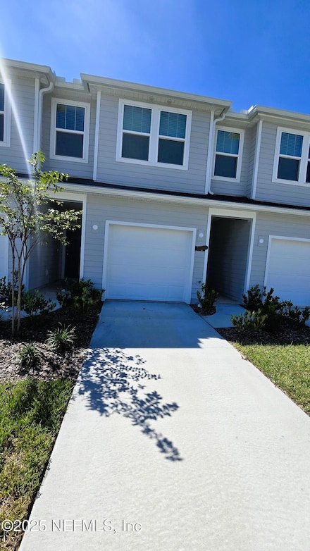 603 Holly Lakes Dr, Orange Park, FL 32073