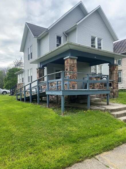 212 S Washington Ave, Crestline, OH 44827