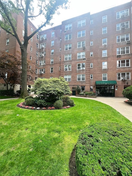 2710 Parsons Blvd Unit 2F, Flushing, NY 11354