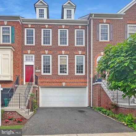12003 Ashford Green Dr, Fairfax, VA 22030