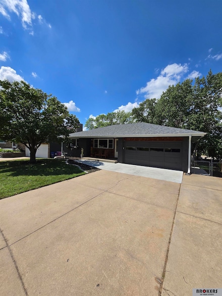 5261 S 49th St, Lincoln, NE 68516