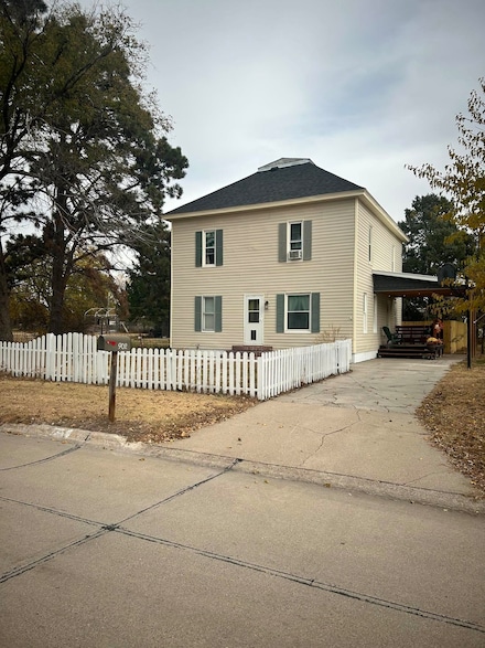 902 Central St, Oxford, NE 68967