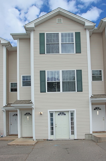 41 Palmer St Unit 22, Norwich, CT 06360